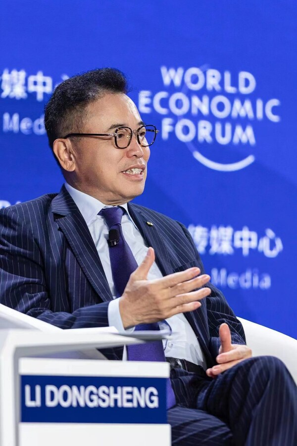 TCL李東生在2023年達沃斯論壇上號召企業家支持加速全球經濟復蘇