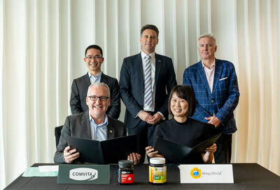 David Banfield, CEO Comvita and Pearline Goh, Founder and Director, HoneyWorld Singapore at Comvita and HoneyWorld Singapore signing ceremony.