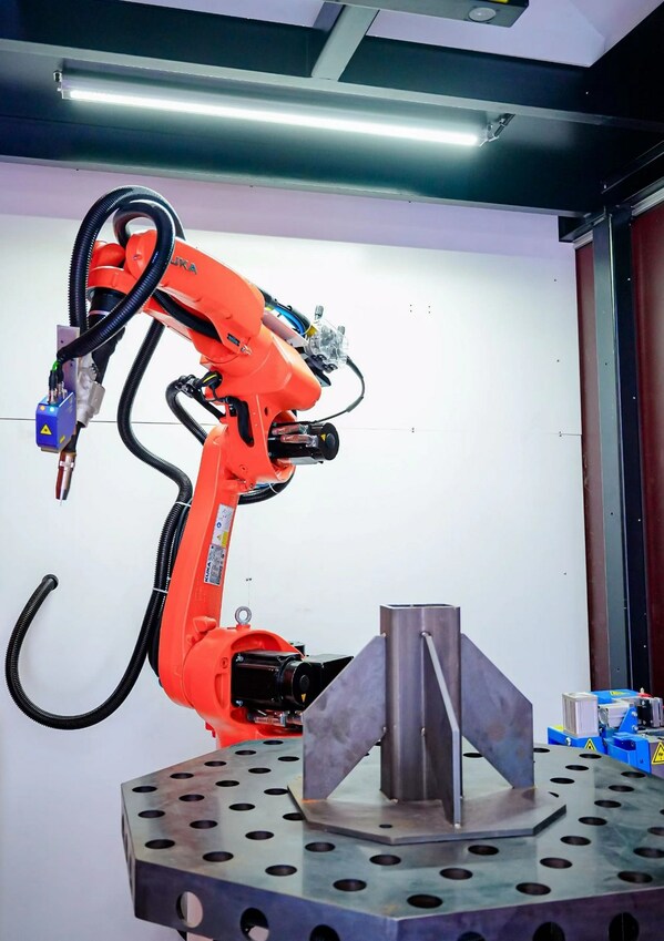 库卡新品发布，推出免示教智能焊接系统Smart Welding
