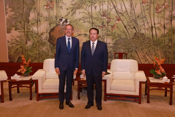 德科集团全球CEO马思翰与上海市市长会面，积极探讨合作创新