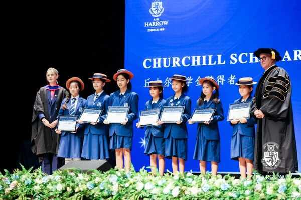 哈罗珠海首次颁发学校奖学金，获奖者经过层层筛选。