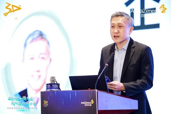 阿斯利康中国肿瘤事业部总经理陈康伟先生发言