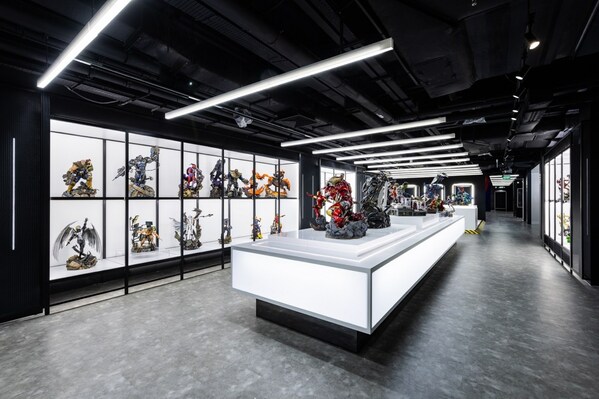 [位于新加坡的XM旗舰店，展示了由XM Studios设计和制作的超过300件惊人的雕像收藏品。]