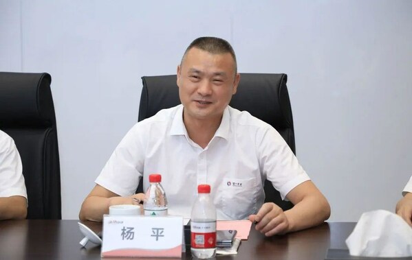 泸州老窖监事会主席，酿酒公司党委书记、总经理杨平