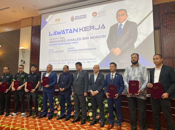 H3C secara rasminya telah melancarkan Akademi H3C bersama UPSI dengan dihadiri Menteri Pengajian Tinggi Malaysia, Dato' Seri Haji Mohamed Khaled bin Haji Nordin.