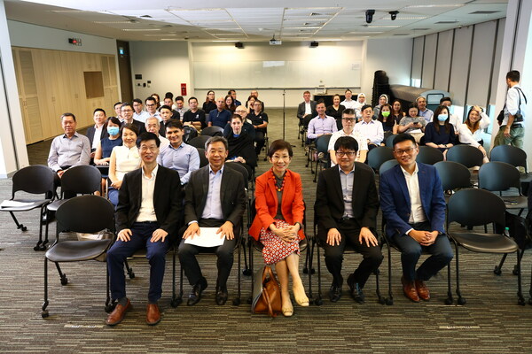 Front row, from left: Professor Ang Hak Seng, Director for Centre of Excellence for Social Good (CESG), Professor of Social Entrepreneurship, SUSS; Professor Tan Tai Yong, President, SUSS; Ms Grace Fu, Minister for Sustainability and the Environment; Mr Derek How, RSM Partner & Head, CPA Practice; and Mr Dennis Lee,Partner and Deputy Leader for ESG Practice,RSM, with seminar participants from various small- and medium-sized enterprises.
