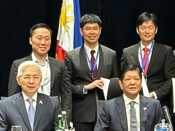MYEG與菲律賓海關局（「BOC」）和貨物數據交換中心（「CDEC」）達成合作協議，通過Zetrix區塊鏈技術實現菲律賓貿易的數字化。該協議在菲律賓總統小費迪南德・馬科斯（前排右）和菲律賓工貿部(DTI)秘書阿爾弗雷德·帕斯卡（前排左）的見證下進行。