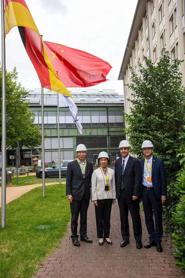 Ban lãnh đạo của Điện lực Thượng Hải đến thăm công ty Siemens tại Đức nhằm tiếp tục đào sâu hợp tác mới trong lĩnh vực xanh và carbon thấp