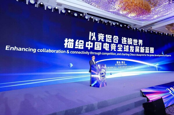 7월 28일, Perfect World와 Perfect World E-sports 및 해당 플랫폼 부문의 CEO인 Robert H. Xiao 박사가 2023 Global Esports Conference에서 연설하고 있다.