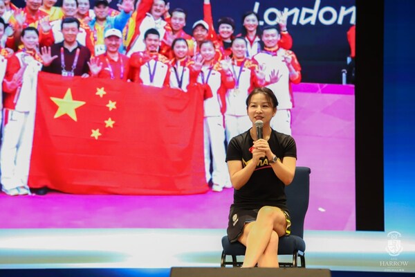 马晋女士给哈罗学子们分享了她成长为世界冠军的精彩经历和她为中国国家队效力的故事。