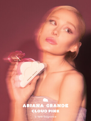 アリアナ・グランデが新フレグランスのCloud Pinkを発売し、雲間が