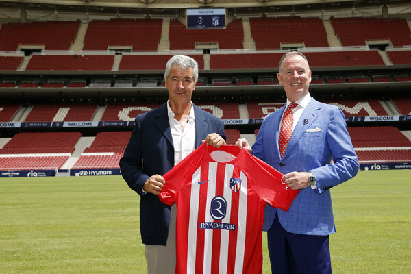 Tony Douglas, CEO of Riyadh Air, and Miguel Ángel Gil, CEO of Atlético de Madrid, display the new team kit.