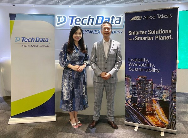 Karly Li, Vice President and Country General Manager, Tech Data HK (Left) and, Perry Cheung , North Asia Regional Manager,  Allied Telesis (Right)