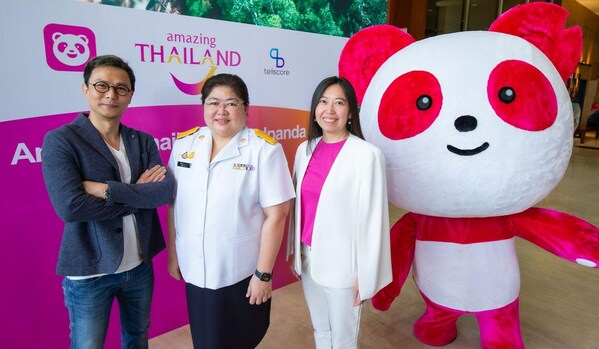 (From left to right: Amornthep Chimpleenapanon, Co-Founder & COO of Tellscore; Parichart Boonclai, Executive Director Advertising and Public Relations Department of TAT; and Siripa Jungsawat, CEO of foodpanda Thailand)