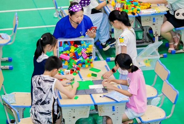 乐乐箱玩乐嘉年华为孩子们提供十多项以“乐乐箱”为核心工具的玩乐活动
