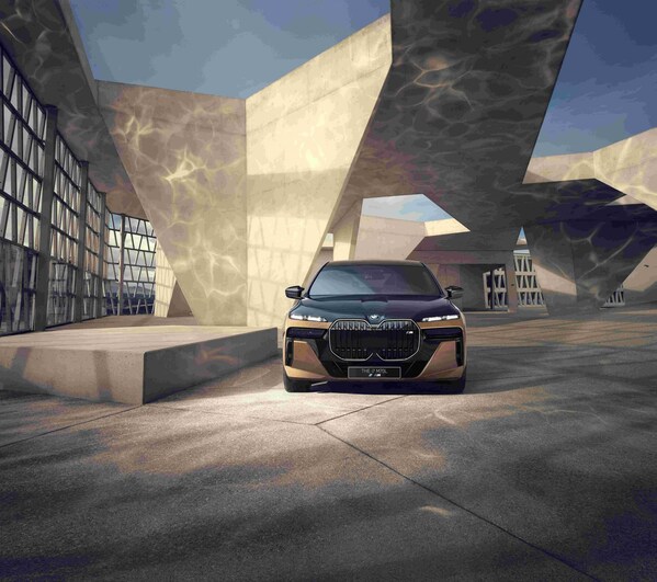 电动旗舰创新纯电动BMW i7 M70L领衔，BMW大型豪华新能源车“天团”将在成都车展上市