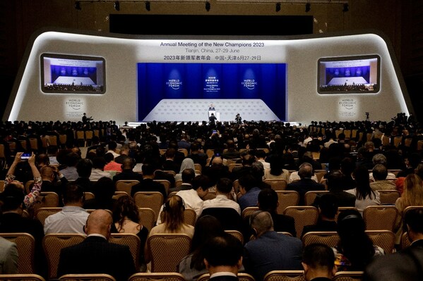 雅苒出席世界经济论坛第十四届领军者年会