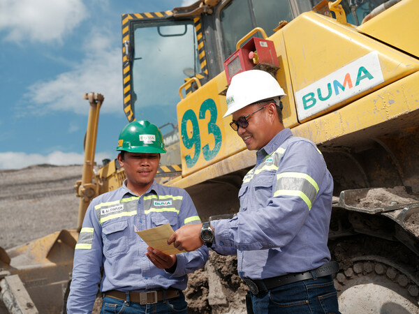 Employees of PT Bukit Makmur Mandiri Utama (BUMA), a subsidiary of Delta Dunia Group (DOID), observe one of its operating sites. DOID has been named the second best performing company in the global coal sub-industry and listed in the top 15 percent of 301 companies in the global oil and gas industry for its continuous efforts and commitment to ESG in all of the company's operations, based on the Sustainalytics ESG Risk Rating from environmental risk rating agency Morningstar Sustainalytics.