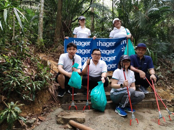 (Kuala Lumpur, 14/08) Enam pekerja Hager Malaysia telah memberikan inspirasi untuk memulakan tindakan terhadap isu alam sekitar dengan Kempen ZERO Sampah, membawa nilai-nilai Komitmen Planet Biru Hager ke permukaan.