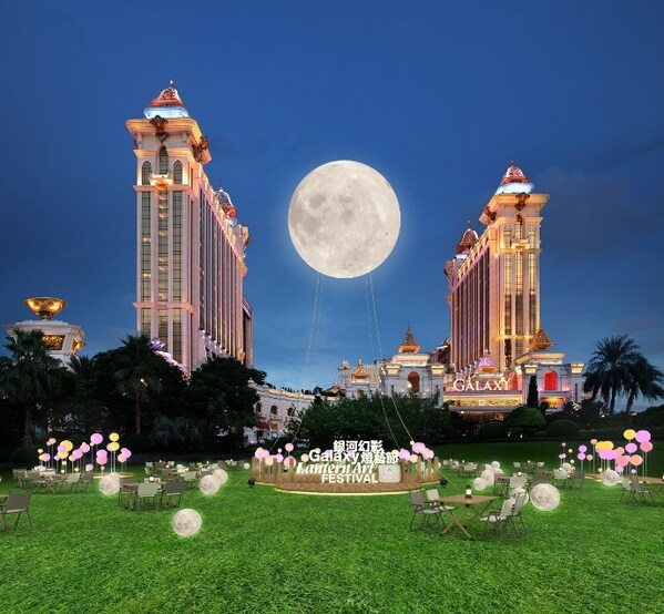 Moon-gazing under the First-in-Macau six-meter Supermoon at the Lawn