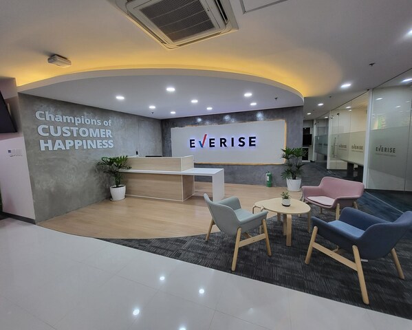 A warm reception greets visitors at Everise’s newest site in Araneta City, Quezon City.