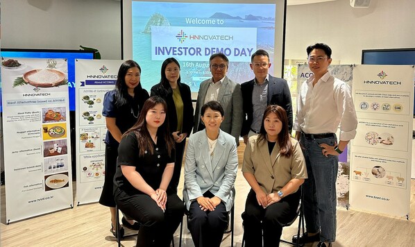 CEO, Kim Yang-hee with her team in Singapore