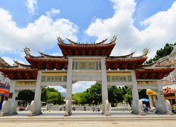 Xinhua Silk Road: 중국 고대 도시 취안저우, 관광객 유입 급증