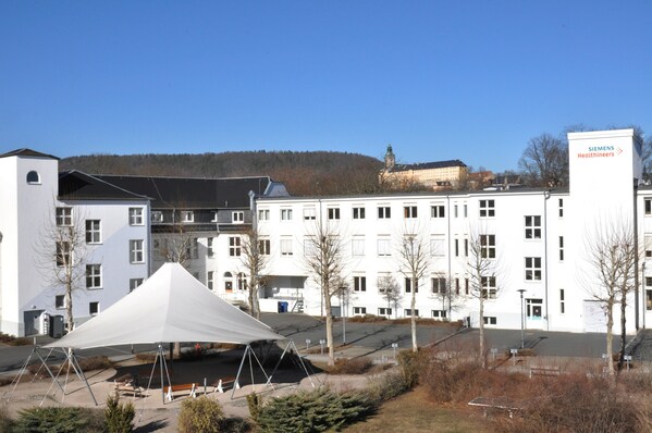 西门子医疗扩建德国鲁多尔施塔特生产基地，用于生产瓦里安放疗设备核心部件