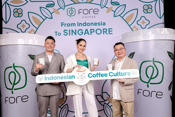 (Left-Right): Matthew Ardian, CMO, Fore Coﬀee, Cinta Laura Kiehl, Social & Sustainability Ambassador, Fore Coﬀee and Vico Lomar, Co-Founder & CEO, Fore Coﬀee