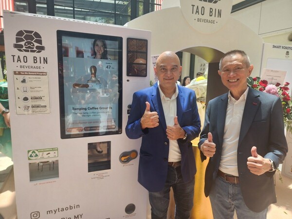 From right Chief Executive Office of Tao Bin Sdn Bhd, Mr Johnson Fung and Chief Technology Officer Mr Moti Utam beside the newly launched Smart Robotic Barista Machine - TaoBin
