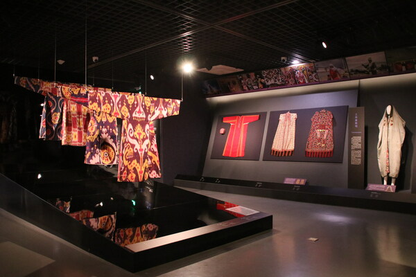 「五彩亞細亞：亞洲服飾展」在杭州中國絲綢博物館開幕