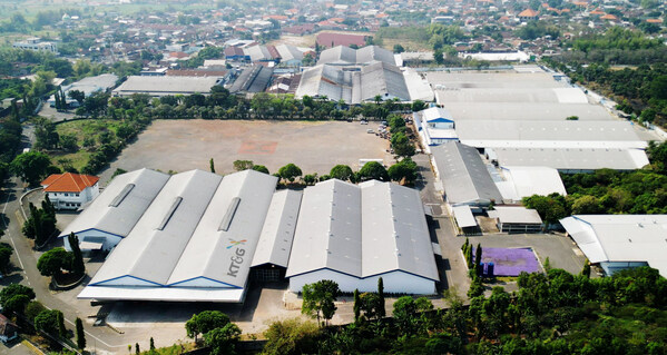 On September 6, 2023, KT&G conducted an investment support ceremony with the Indonesian Ministry of Investment and obtained an investment support letter with respect to the establishment of its new manufacturing plant in the East Java province, Indonesia, which will serve as an export hub. The picture shows KT&G’s manufacturing plant in Surabaya, Indonesia.