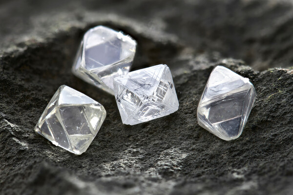 https://mma.prnasia.com/media2/2208376/Natural_rough_diamonds.jpg?p=medium600