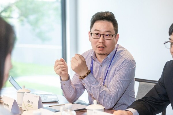 赫力昂中国数字化业务与创新总监刘犇发表致辞照片