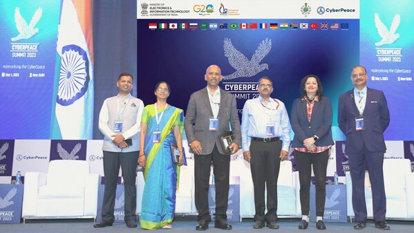 (LtoR) Maj Vineet Kumar Founder & Global President CyberPeace, Dr. Krishnashree Achuthan Civil20, Mr. SN Pradhan IPS DG NCB, Mr. Naveen Kumar Singh DG NCIIPC, Ms. Subi Chaturvedi InMobi, Lt Gen (Dr.) Rajesh P