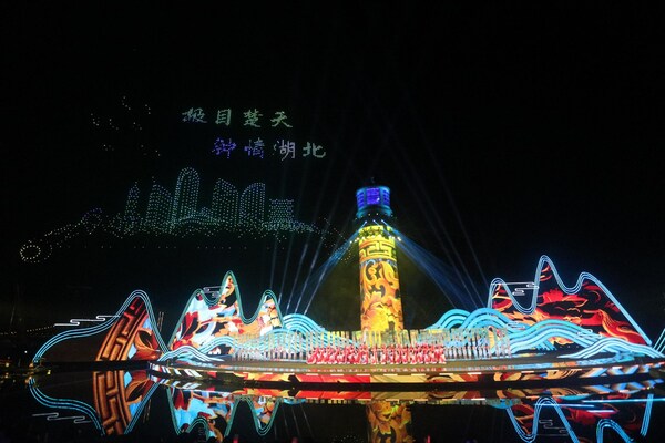 The 14th China Yangtze River Three Gorges International Tourism Festival opened in Yichang City.