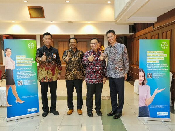 Launching Bayer for Her in Indonesia on World Contraception Day 2023 during Kick Off Collaboration National Service Family Planning 2023. Left-right: Sukaryo Teguh Santoso, Plt. Deputy KBKR BKKBN; Kinshuk Kunwar, President Director Bayer Indonesia; Hasto Wardoyo, Chairman BKKBN; Jeff Lai, Country Div.Head Pharmaceuticals Bayer Indonesia