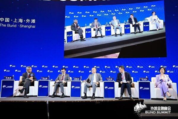 第五届外滩金融峰会，外滩圆桌“上海国际金融中心建设能级提升”现场