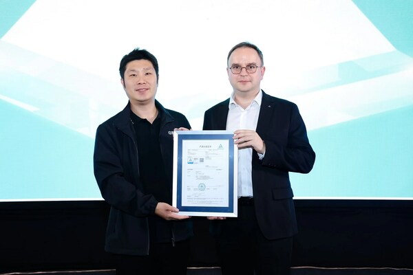 TÜV莱茵为中影CINITY LED影院屏幕颁发低蓝光、无频闪认证证书