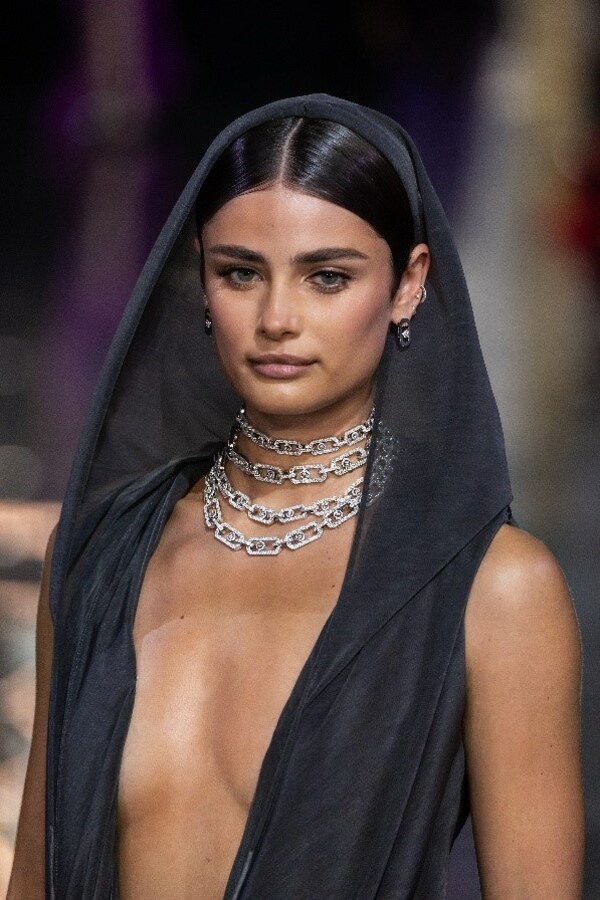 2023 Messika High Jewelry show- Taylor Hill ©Peter White - GETTY IMAGES