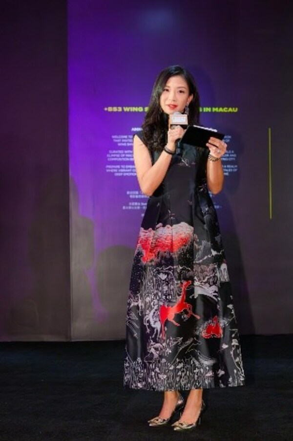 「銀河藝萃」執行董事呂嘉瑩女士於攝影展開幕典禮上發表致辭