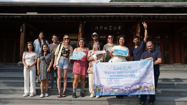 Expats pose for a group photo at the memorial hall of Huang Gongwang in Fuyang district, Hangzhou, on Sept 29. [Photo provided to chinadaily.com.cn]