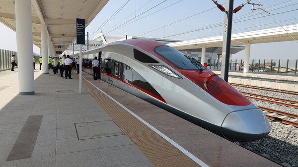 Thông tin về Con đường tơ lụa: Các blogger toàn cầu trải nghiệm các dự án đường sắt mang tính bước ngoặt của Trung Quốc