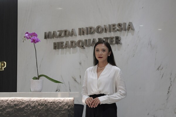 Pramita Sari, sosok di balik kesuksesan strategi pemasaran Mazda Indonesia melalui pendekatan value-driven, mendefinisikan strandar keunggulan baru dalam inovasi dan desain mobil premium di Indonesia.