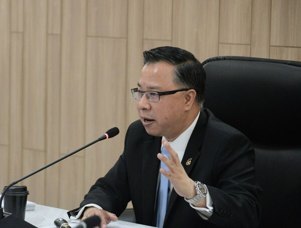 Mr. Narit Therdsteerasukdi, Secretary General of the Thailand Board of Investment (BOI), announced after a Board meeting the approval of a total of 41 billion baht (USD1.1 billion) in investment in the manufacturing of electric vehicles (EV), the generation of renewable energy from waste, data centers, as well as travel and tourism infrastructure and equipment.