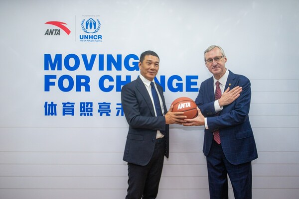 Photo credit: UNHCR/Azwan Rahim  Mr. Will Wang, Vice President of ANTA Group and Chairman and President of ANTA SEA and Mr. Thomas Albrecht, UNHCR Representative in Malaysia, exchange gifts at the launch of the new global partnership, Moving for Change.