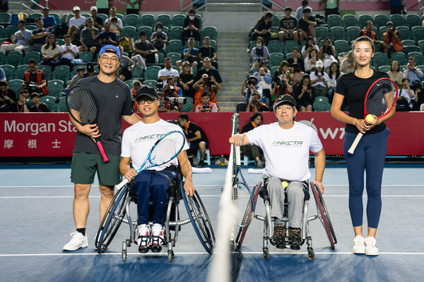 中國香港網球總會推廣大使Eason聯同張玲、本地輪椅網球手安仔及阿東，於維多利亞公園網球主場呈獻「保誠香港網球公開賽2023」之「星級名人賽」