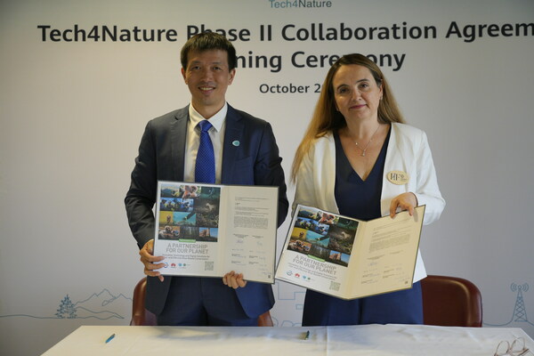 IUCN and Huawei signing of Tech4Nature phase II collaboration agreement.