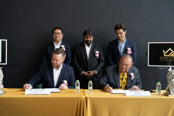 Agreement sealed by Mr Todd Hricko, Hard Rock International Senior Vice President and Head of Global Business Development and Mr Lim Kim Chai, Chairman, HR Resort & Residences. Left to right witnessing the signing were Mr Edward Chan, Senior Vice President & Head of Asia Pacific, Hotel Development of Hard Rock International,Datuk Wira Jayandren Subramaniam, Group CEO & Co-Founder of King’s Park and Mr Sean Chen, Executive Vice President of King’s Park