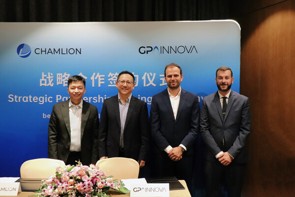 From left: Qun Zhang (Vice President of Chamlion), Zhitao Wang (CEO of Chamlion), Pau Sarsanedas (CEO of GPAINNOVA), Jordi Gasulla (General Manager of GPAINNOVA Asia)